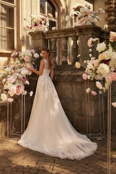 https://www.sposa-lia.com/images/stories/virtuemart/product/3) Katia.jpg